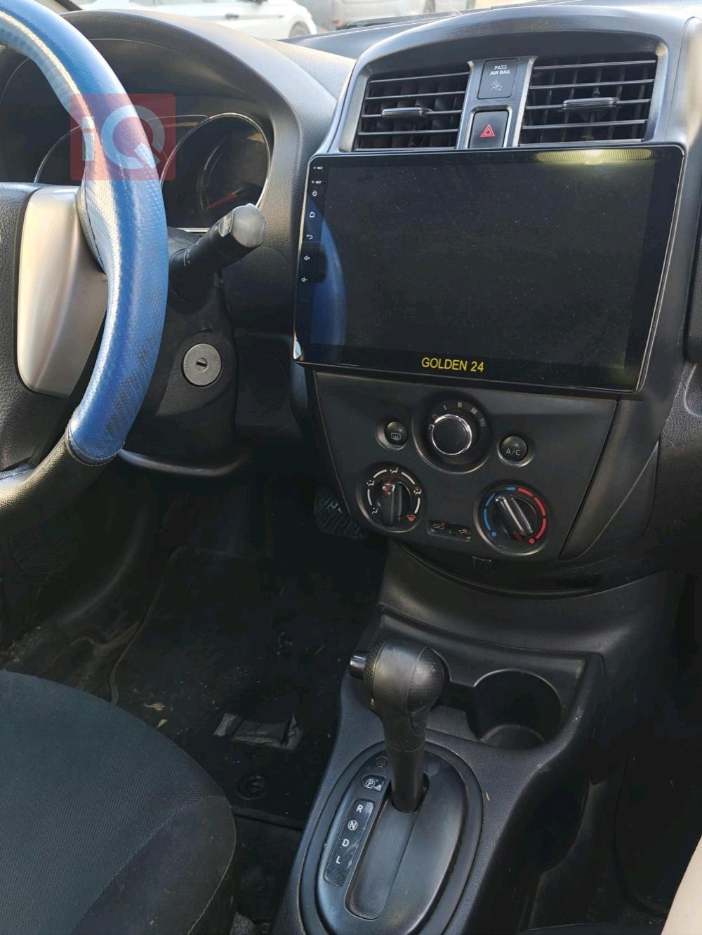 نيسان فيرسا